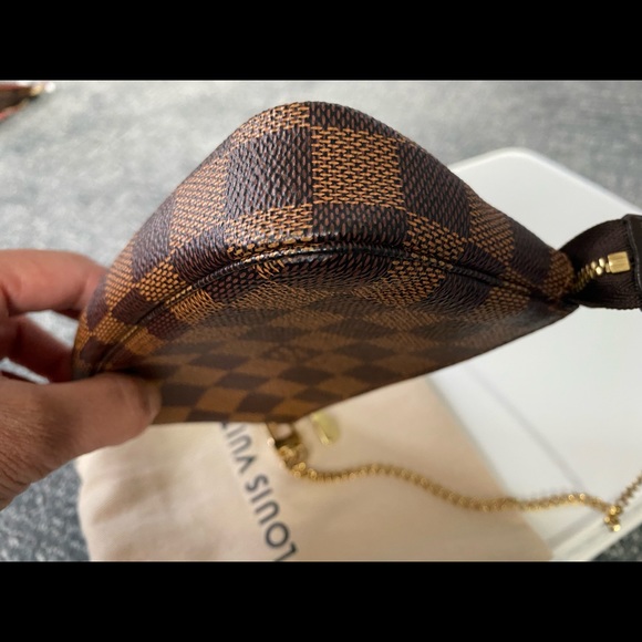 LOUIS VUITTON Damier Ebene Mini Pochette Accessoires - Picture 5 of 7